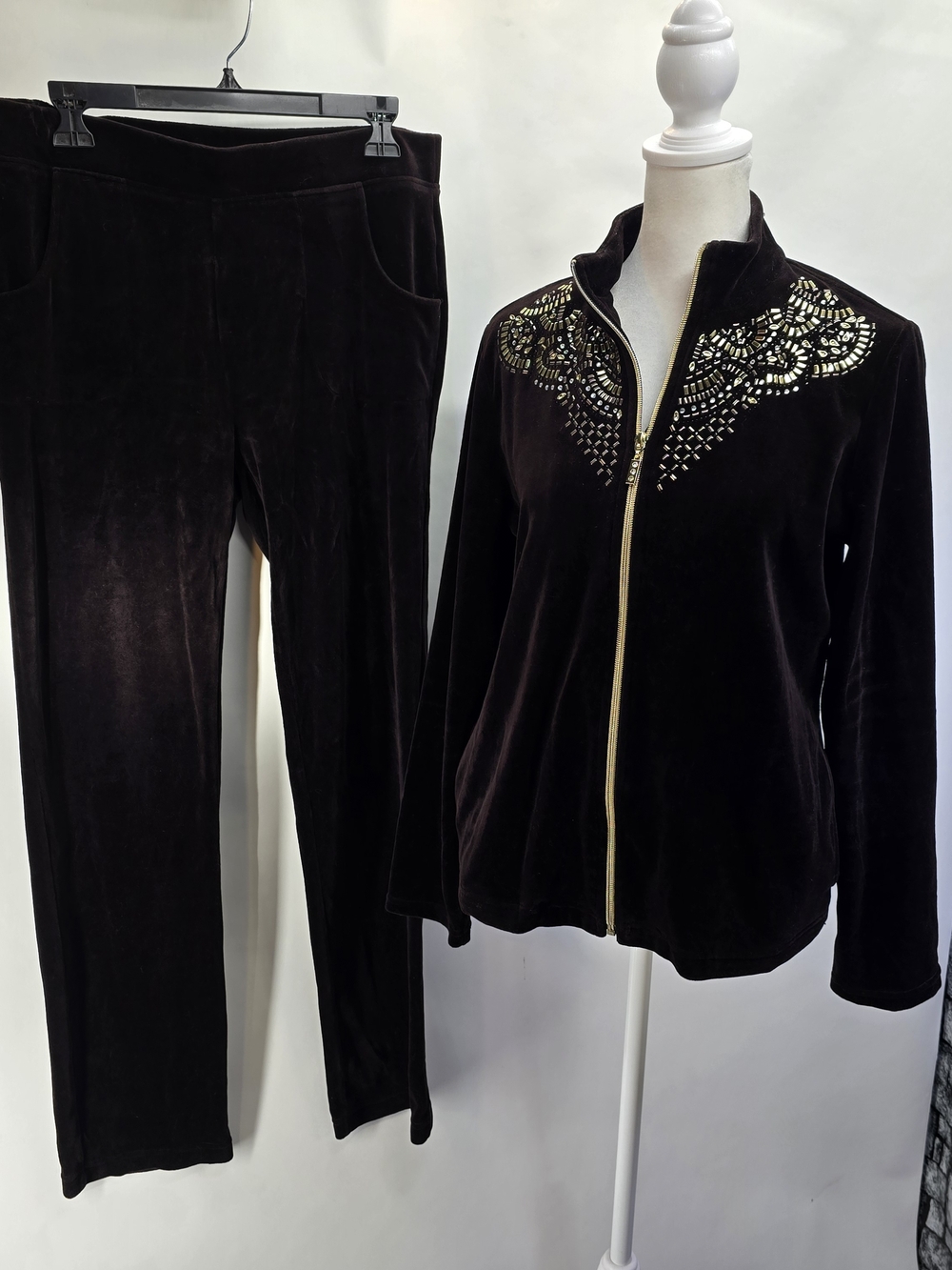 Chico's Black Velvet Straight-Leg Pants w/ Embellished Zip Jacket. Size 0/sm